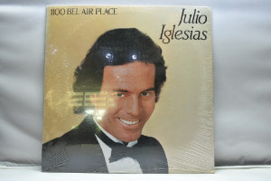 Julio Iglesias [훌리오 이글레시아스] - 1100 Bel Air Place (NO OPEN) ㅡ 중고 수입 오리지널 아날로그 LP